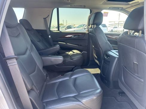 Used 2020 Cadillac Escalade Luxury RWD image 13