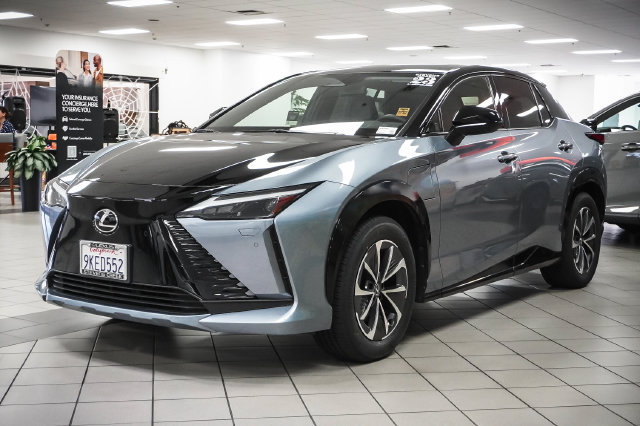 Used 2023 Lexus RZ 450e Premium w/ Technology Package AWD/4WD image 3