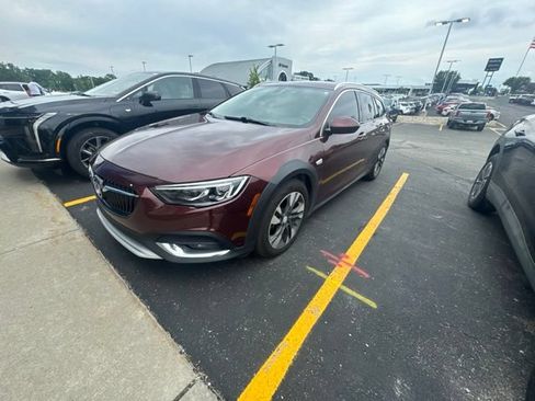 Used 2019 Buick Regal Essence w/ Driver Confidence Package I AWD/4WD image 2
