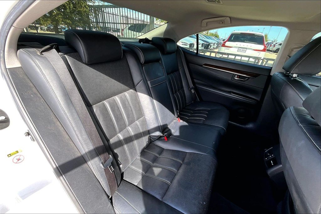 Used 2016 Lexus ES 350 w/ Luxury Package w/Wood Trim FWD image 32