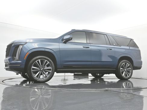 New 2026 Cadillac Escalade ESV Sport image 16