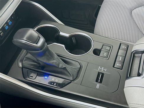 Used 2022 Toyota Highlander LE image 16