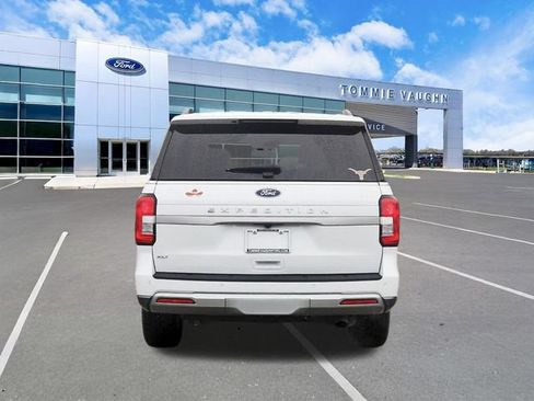 Used 2023 Ford Expedition XLT RWD image 3