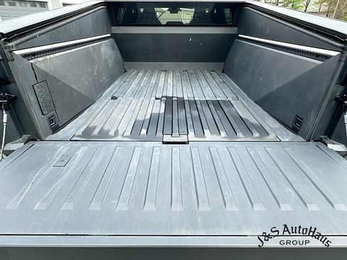 Used 2025 Tesla Cybertruck AWD Crew Cab image 33