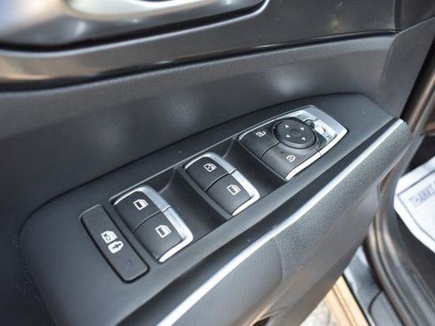 Used 2023 Kia Sorento LX FWD image 12