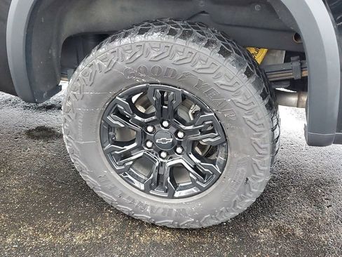 Used 2024 Chevrolet Silverado 1500 ZR2 image 5