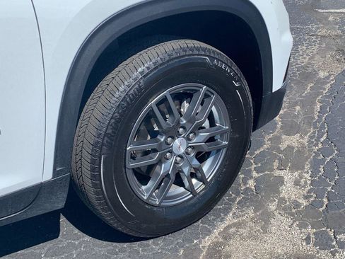 Used 2025 GMC Acadia Elevation image 9