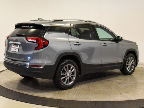 Used 2024 GMC Terrain SLT image 8