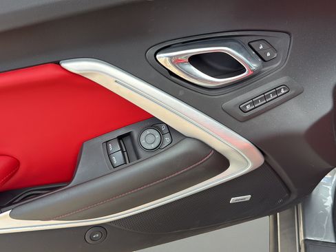Used 2020 Chevrolet Camaro SS RWD image 11