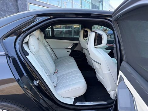 Used 2026 BMW i7 xDrive60 w/ M Sport Package RWD image 23