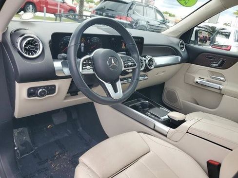 Used 2023 Mercedes-Benz GLB 250 w/ Premium Package image 13
