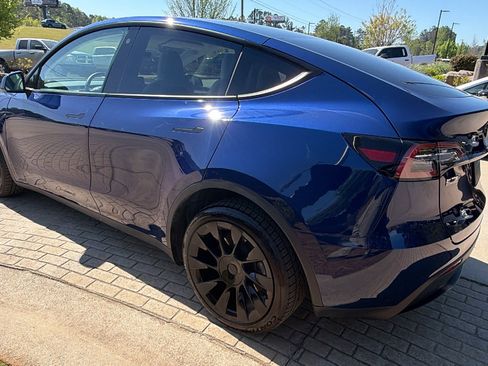 Used 2023 Tesla Model Y Long Range image 10