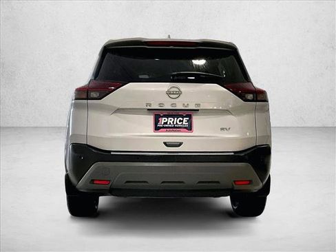 Used 2022 Nissan Rogue SV FWD image 4