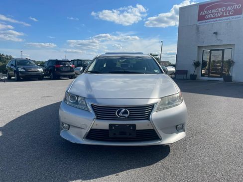 Used 2013 Lexus ES 300h w/ Luxury Pkg FWD image 2