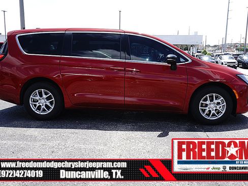 New 2027 Chrysler Pacifica Select FWD image 6