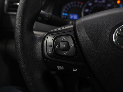 Used 2015 Toyota Camry LE image 23