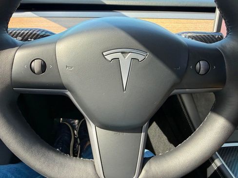 Used 2023 Tesla Model Y Performance image 13