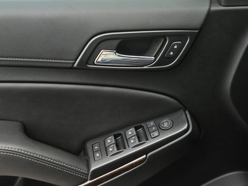 Used 2019 Chevrolet Tahoe LT w/ LT Signature Package RWD image 27