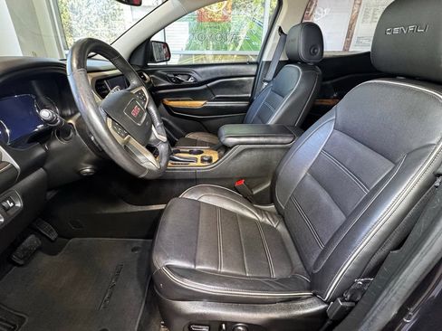 Used 2017 GMC Acadia Denali w/ Technology Package FWD image 17