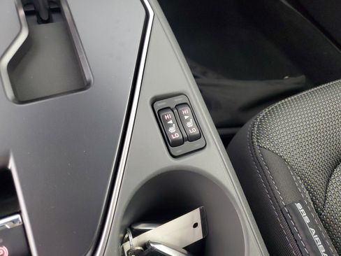 Used 2024 Subaru Crosstrek 2.0i Premium image 17