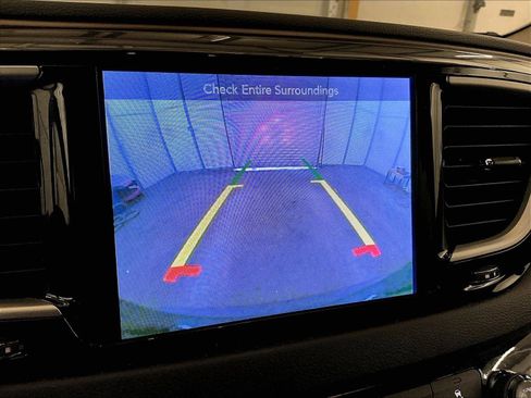 Used 2017 Chrysler Pacifica Touring-L w/ 13 Speaker Alpine Sound Group image 20