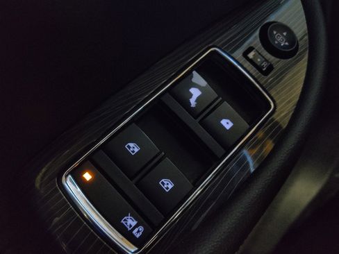 Used 2018 Chevrolet Impala Premier FWD image 27