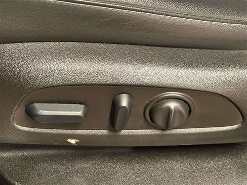 Used 2023 GMC Acadia SLT w/ Elevation Edition image 13