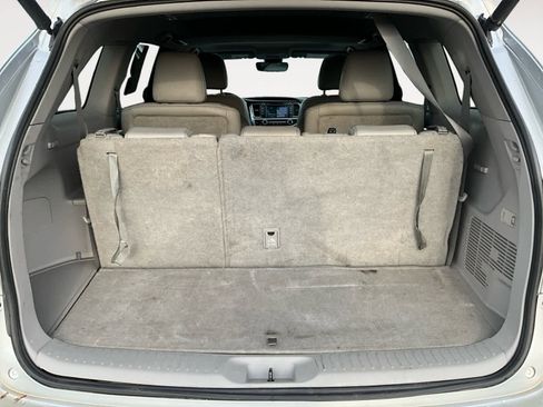 Used 2017 Toyota Highlander XLE image 32