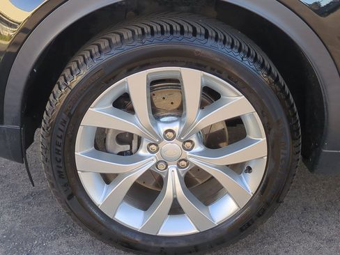 Used 2022 Land Rover Discovery Sport SE image 28