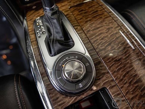 Used 2019 Nissan Armada Platinum image 35