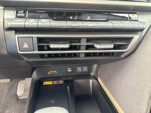 Used 2025 Toyota Camry LE FWD image 18