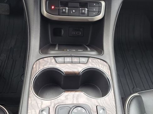 Used 2021 GMC Acadia Denali w/ Denali Ultimate Package image 12