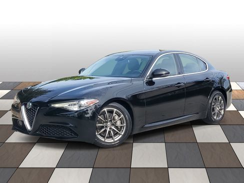 Used 2020 Alfa Romeo Giulia image 1