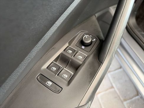 Certified 2023 Volkswagen Jetta SE FWD image 10