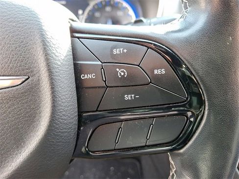 Used 2020 Chrysler Pacifica Touring-L Plus w/ S Appearance Package image 24