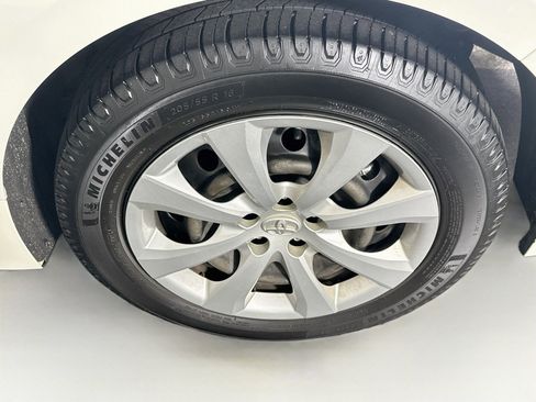 Used 2021 Toyota Corolla LE FWD image 11