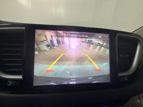 Used 2023 Chrysler Pacifica Touring-L FWD image 29