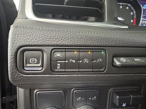 Used 2021 GMC Yukon Denali w/ Denali Premium Package RWD image 22