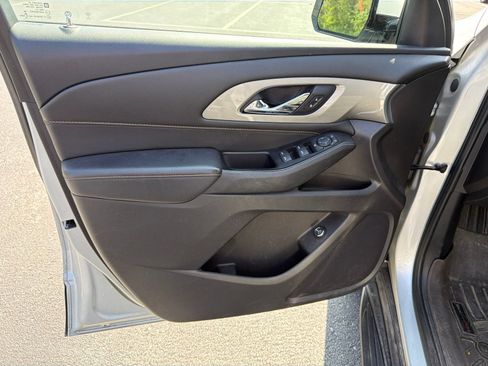 Used 2018 Chevrolet Traverse LT FWD image 11