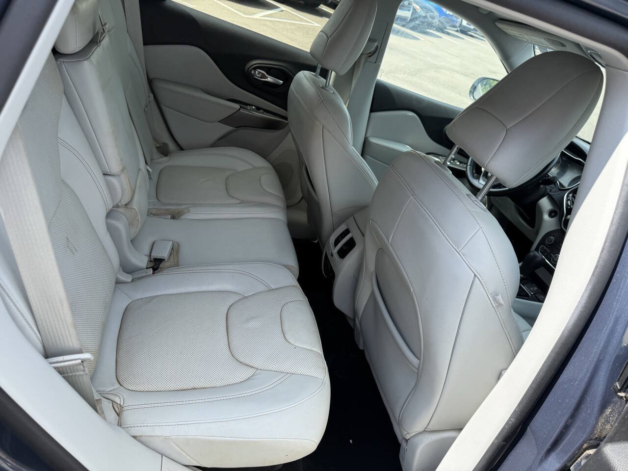 Used 2020 Jeep Cherokee Limited w/ Technology Group FWD image 15