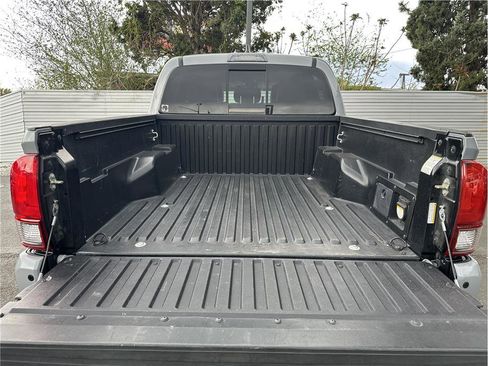 Used 2019 Toyota Tacoma TRD Sport image 28