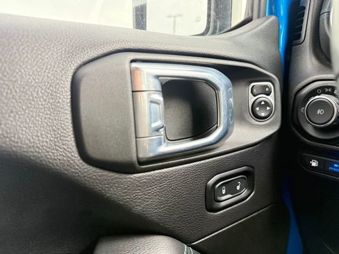 Used 2022 Jeep Wrangler Unlimited Rubicon 4xe w/ Cold Weather Group AWD/4WD image 12