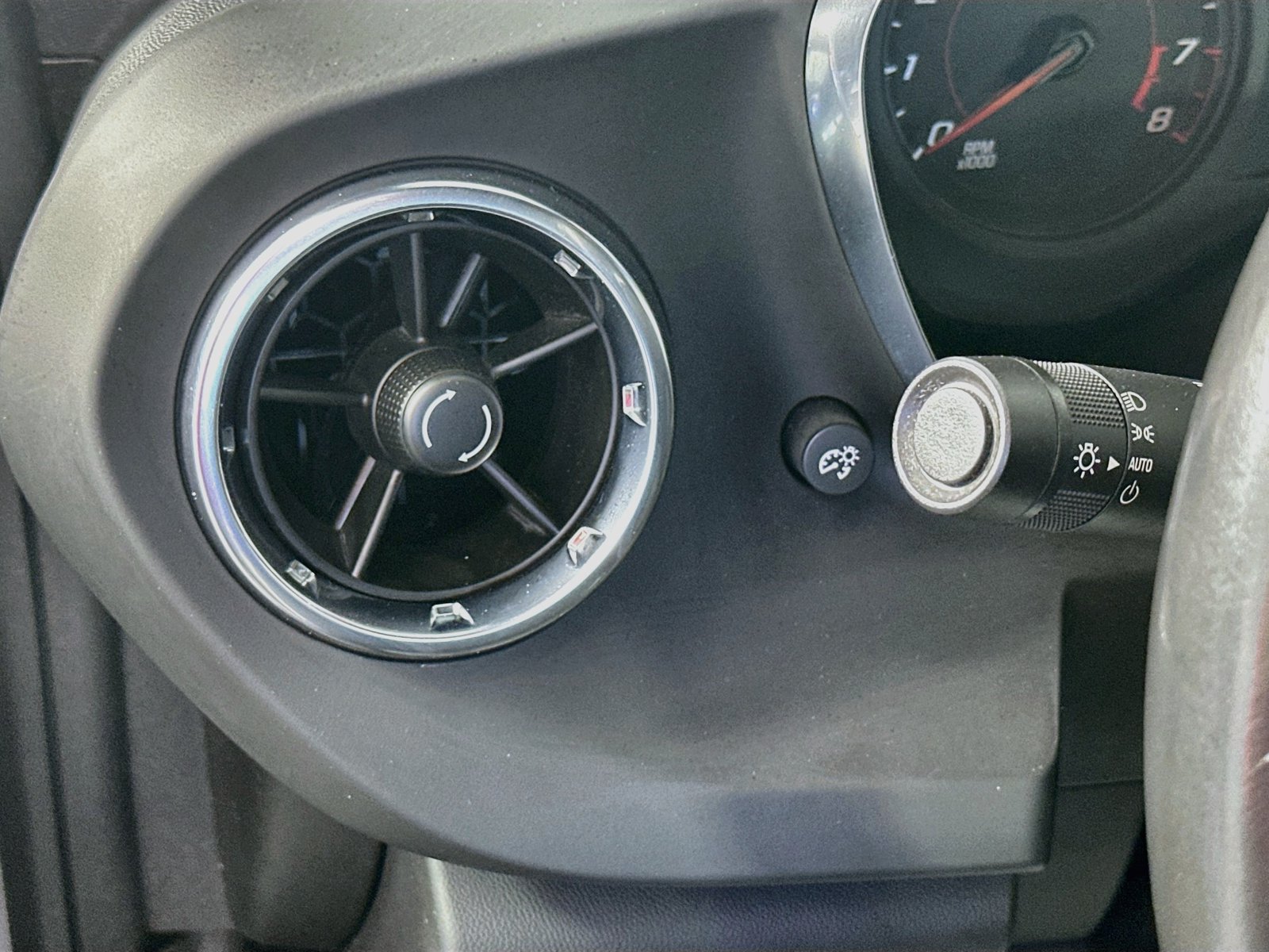 Used 2022 Chevrolet Camaro LT RWD image 10