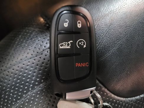 Used 2019 Jeep Cherokee Limited image 32