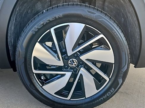 New 2026 Volkswagen Atlas SE image 9