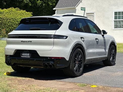 Certified 2025 Porsche Cayenne GTS AWD/4WD image 8