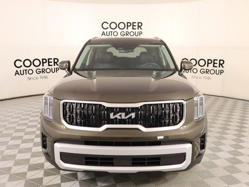Used 2024 Kia Telluride EX w/ EX Captain's Chair Package image 9