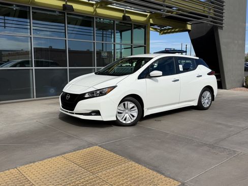 Used 2025 Nissan Leaf S FWD image 1