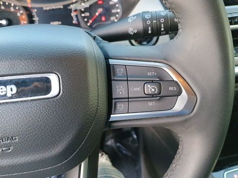 Used 2023 Jeep Compass Limited image 28