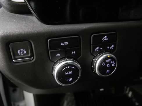 Used 2024 GMC Sierra 1500 Elevation image 13